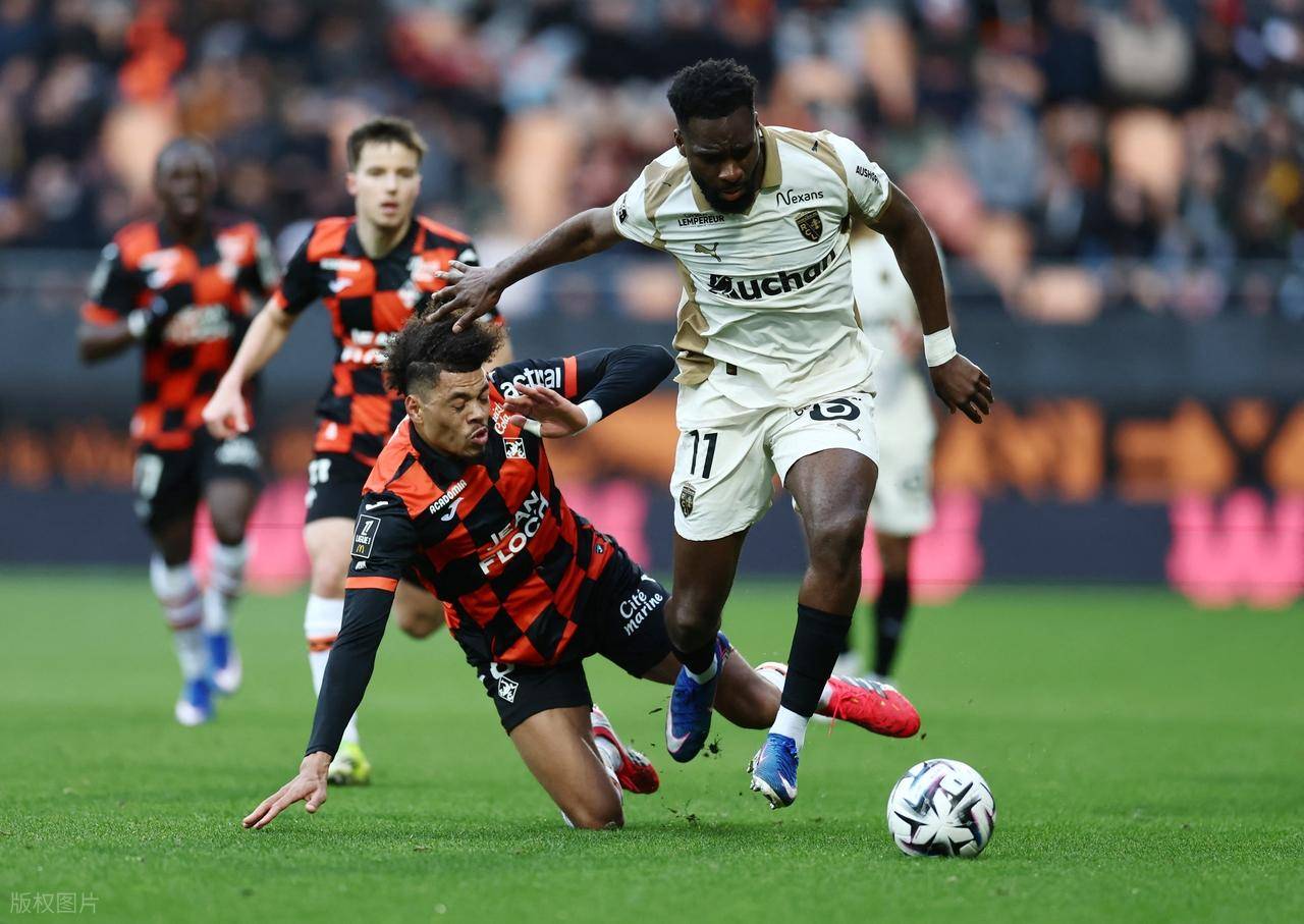 天助巴黎圣日耳曼:1-2大冷门,法甲第2遭法甲第10掀翻,无缘登顶