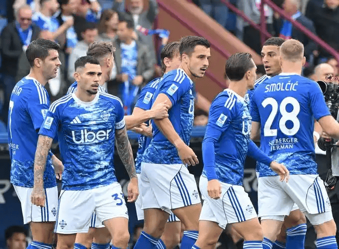 欧冠资格生死战:科莫主场力拼罗马,谁能笑到最后?